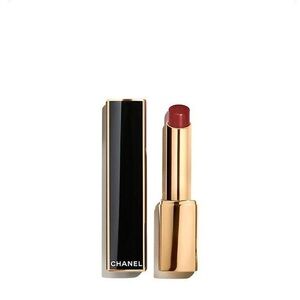 Chanel holiday lipstick in roaring purple